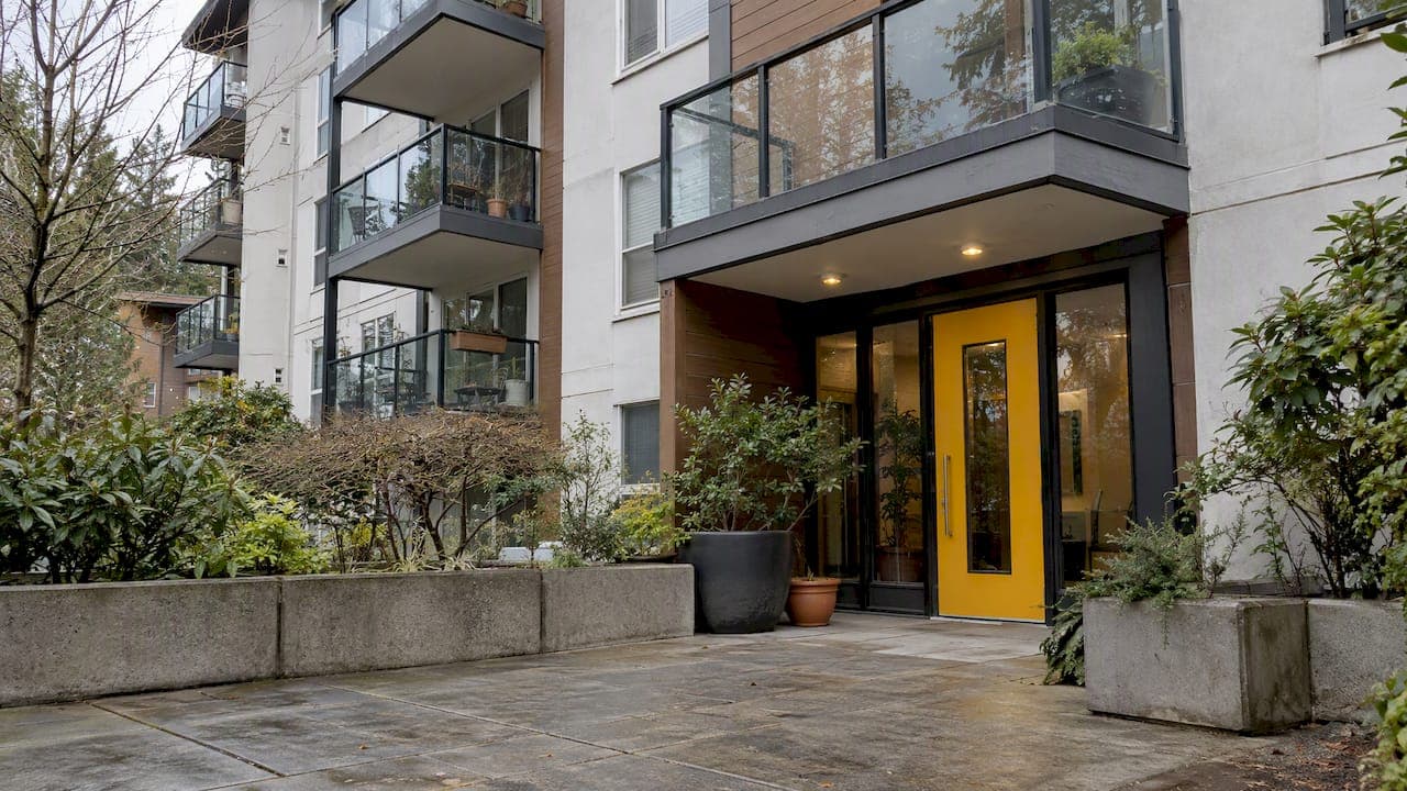 Non-Warrantable Condo Financing: Options for Investors